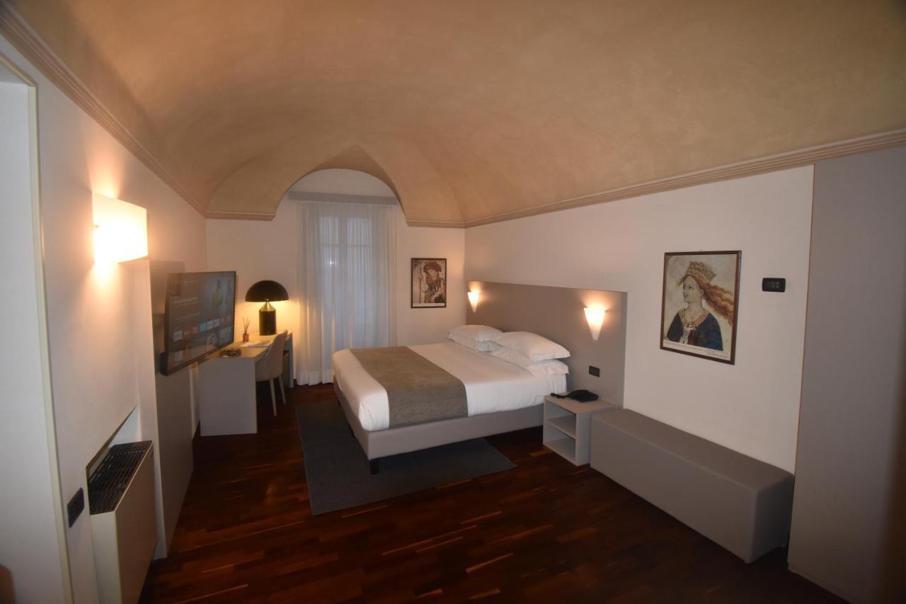 HOTEL BOUTIQUE ANTICHE MURA SALUCES 4 Italie de 82 HOTELMIX